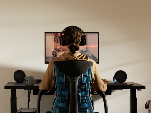A full gaming setup with an Embody Gaming Chair pulled up to the Motia Gaming Desk with an Ollin Monitor Arm on top of it. A full gaming setup with an Embody Gaming Chair pulled up to the Motia Gaming Desk with an Ollin Monitor Arm on top of it.