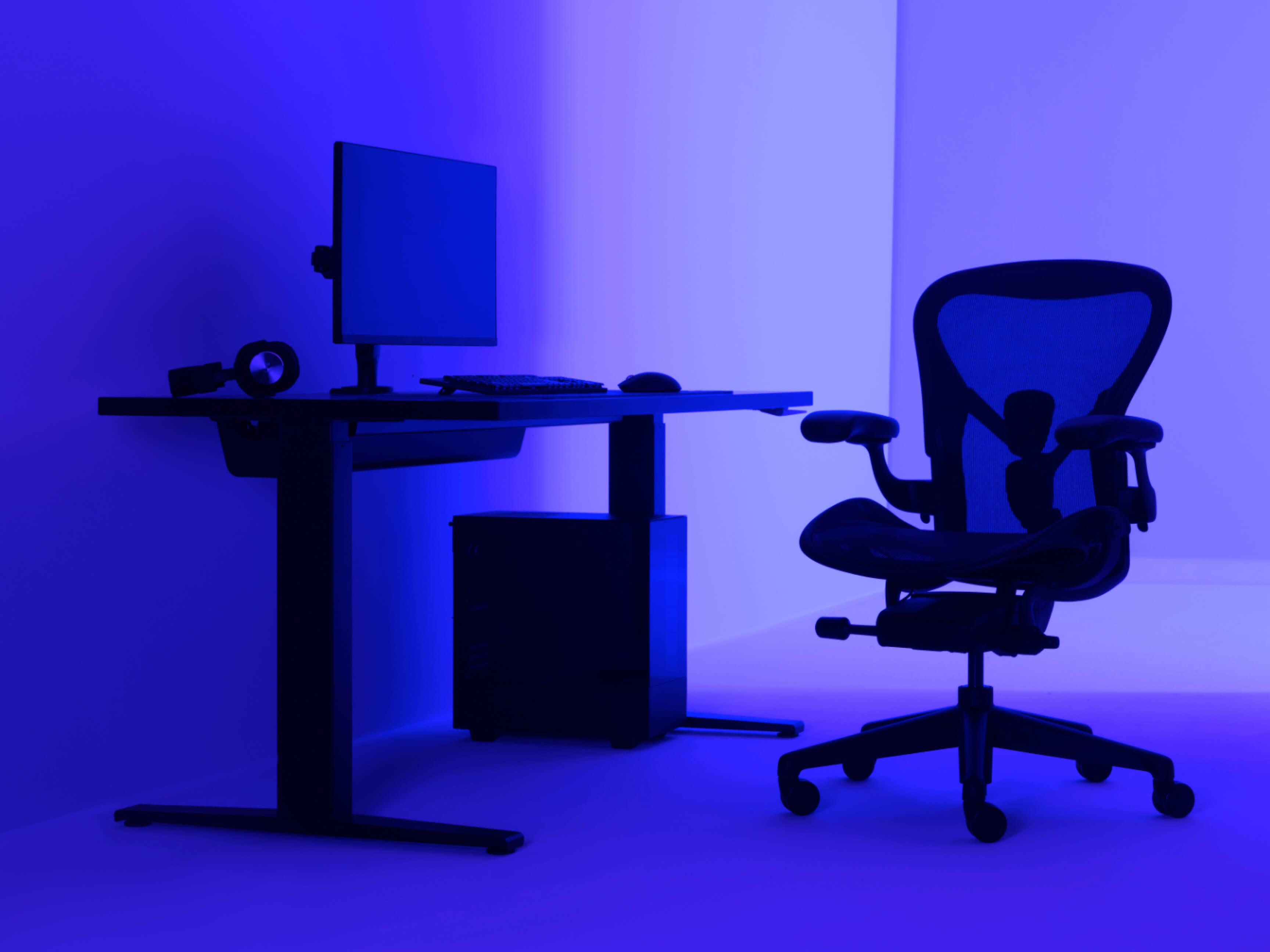 Aeron Gaming Chair, Motia Gaming Sit-to-Stand Desk, G PRO X Gaming Headset Aeron Gaming Chair, Motia Gaming Sit-to-Stand Desk, G PRO X Gaming Headset